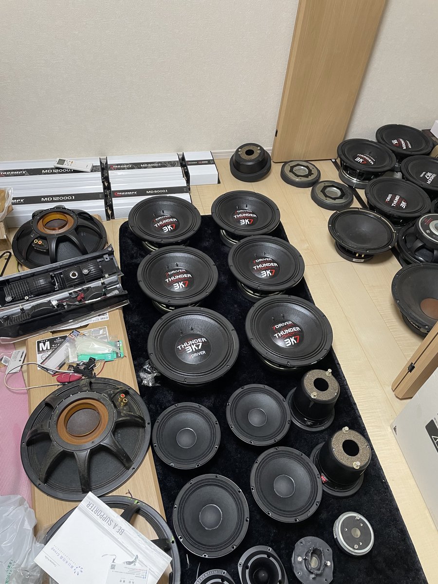 外向きやってる人
だんだん
部屋がこうなってくるんやろな
知らんけど。