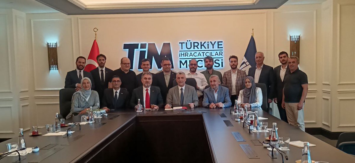 ucgemm's tweet photo. Yeni Ticaret Bakanımız Sayın Prof. Dr. Ömer Bolat’a hayırlı olsun ziyaretinde bulunduk.

Gerçekleştirilen toplantıda MMG’nin faaliyetleri, ülkemizin ticari geleceği, iş dünyası ve #ekonomi hakkında konular görüşüldü. 

https://t.co/npZMOLBghx https://t.co/q5FV5f3HDc