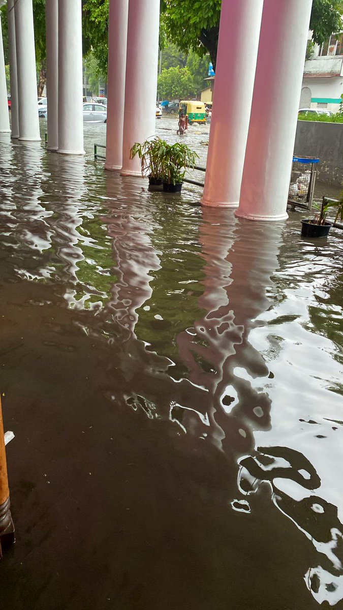 Several parts of central #Delhi’s Connaught Place severely waterlogged after downpour with water entering shops and showrooms, according to the New Delhi Traders’ Association