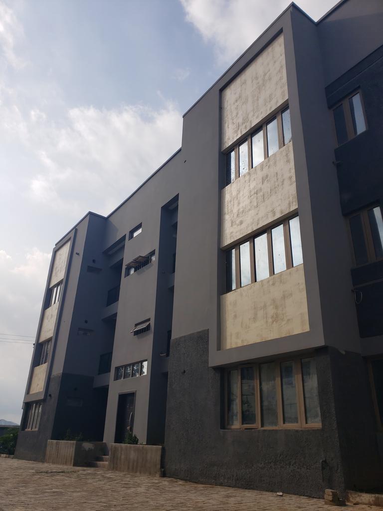 Brand New 3 Bedroom Apartment with BQ For Rent in Durumi

Rent : N3,500,000 

Service charge: YTD 

Legal & Agency : 15%

📍Location : Abuja

For more enquiries and inspection, contact us @majestixhomes