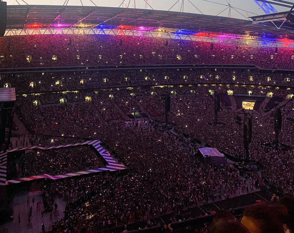 gracegathoni943's tweet photo. easily harry styles https://t.co/5WrktG89N1