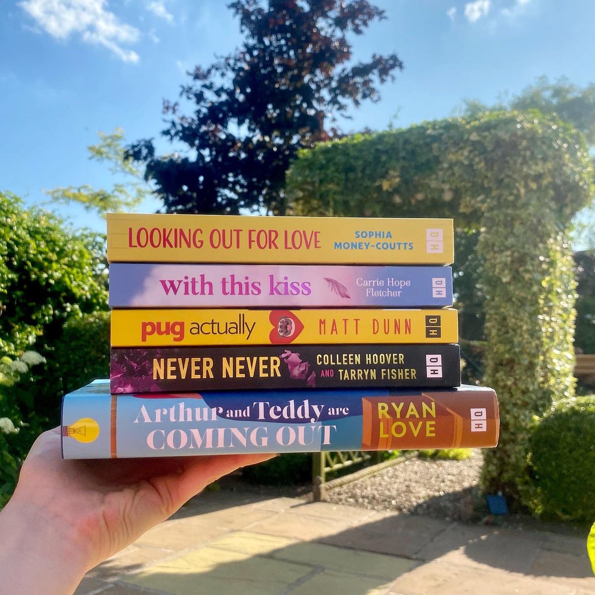 ☀️📚 COMPETITION 📚☀️

Welcome to week 1 of #HQSummerReads, where we recommend books based on different categories.

This week… books with a ✨ meet cute ✨

Follow us and RT to #win this entire stack!