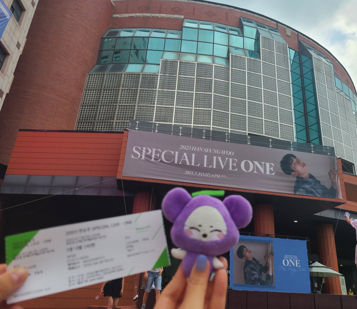 Bluebell_416's tweet photo. 포야랑 승우보러💜
#한승우 #SPECIAL_LIVE_ONE #우야와_한아의_특별한_시간 https://t.co/phsjy2FpvQ