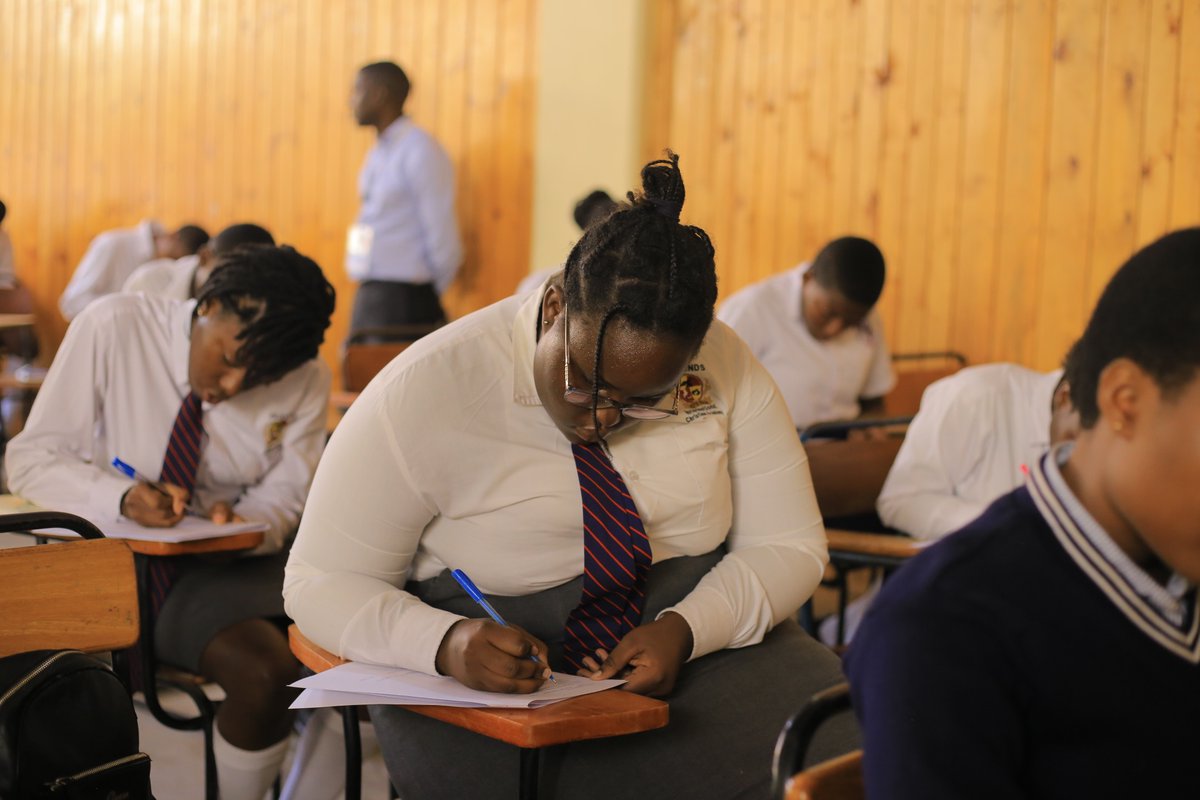 mfaiuganda's tweet photo. #Pearl_of_Africa_Civic_Engagement (PACE)Academy #WesternUganda students selection event is @MbararaUST 100 students from 5 sec. schools are doing #civic_engagement #Quizes & #Picthing exercises #Funded by @usmissionuganda PACE is 4 young leaders in Ug. @GCICUganda @MoICT_Ug https://t.co/POOkOGyNN0