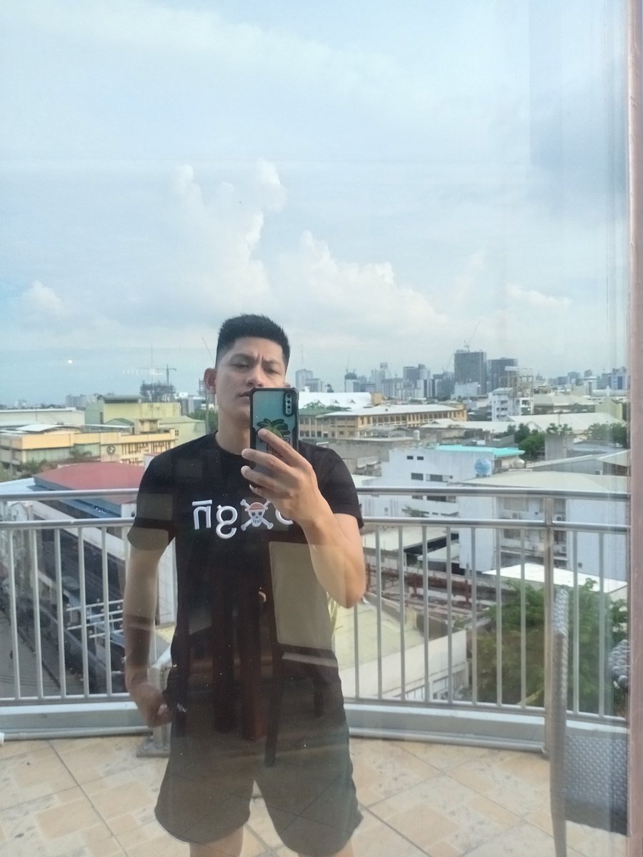 kyle therapist masseur tweet media