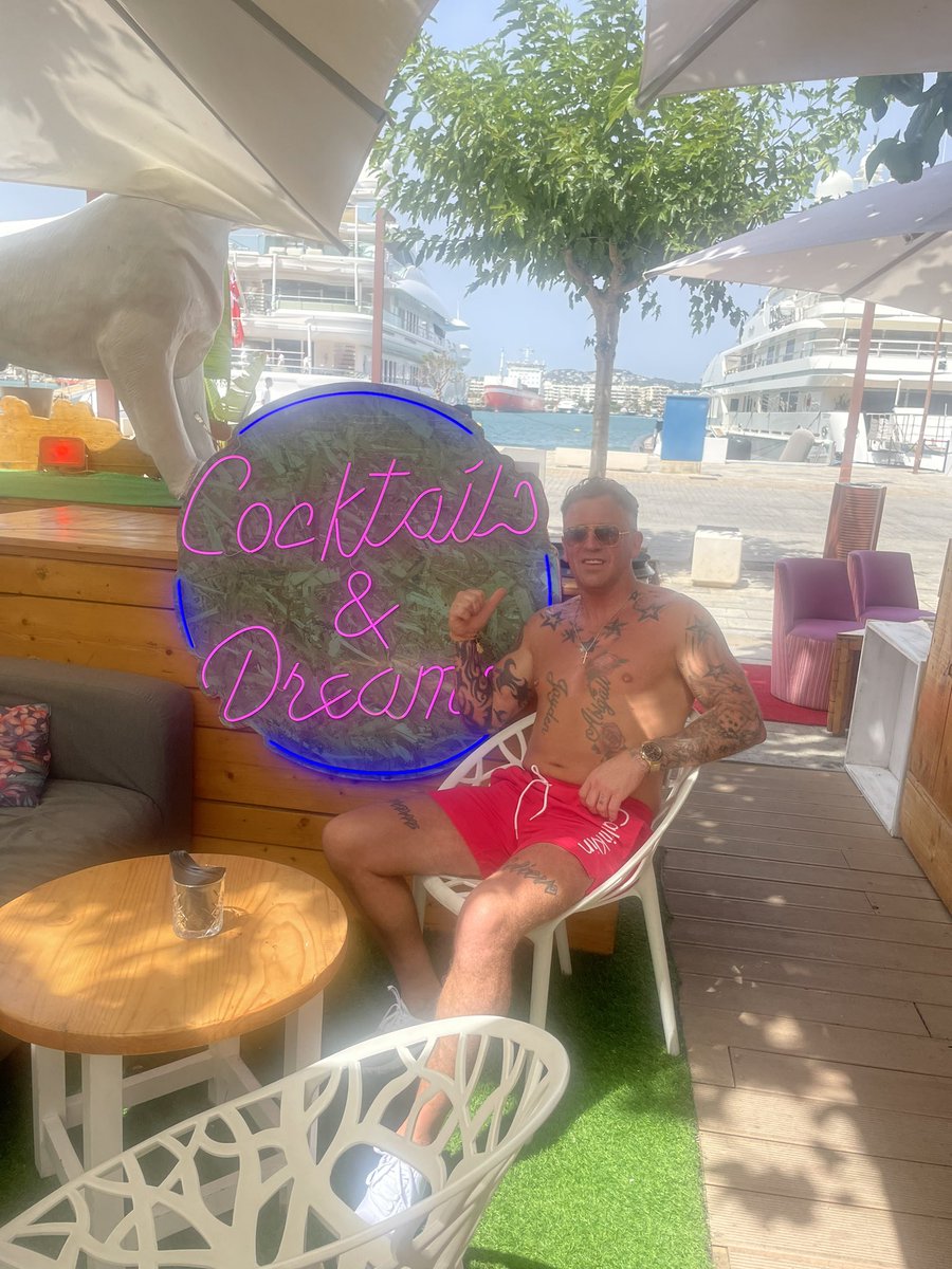 Rob36578689's tweet image. Mr flannigan would be proud, if you know you know #cocktailsanddreams