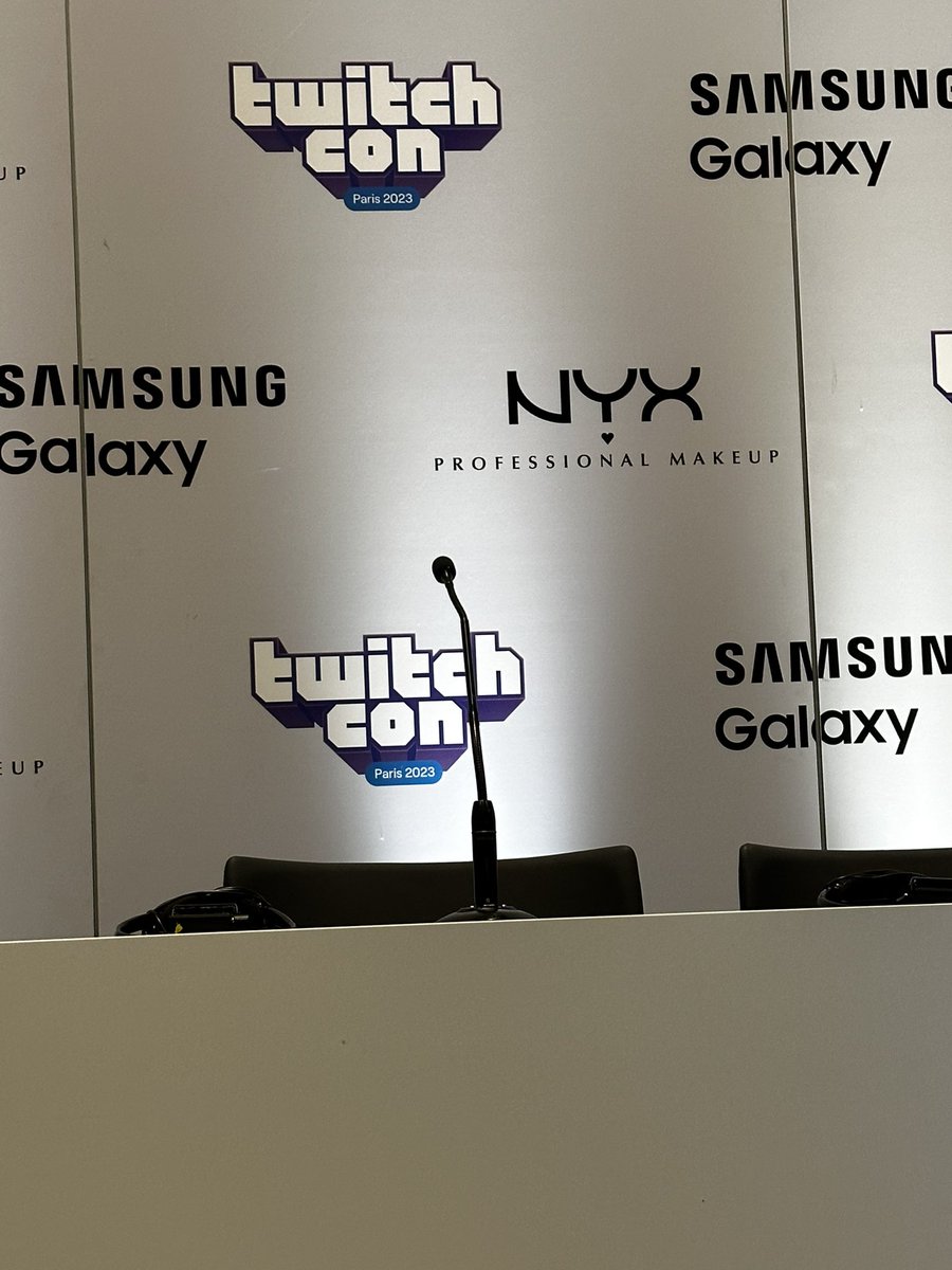 Notre conférence #TwitchCon sur la cyberintimidation : soutien juridique et psychologique va bientôt commencer c’est au troisième étage salle FrankerZ si ça vous intéresse 🥰
Avec <a href="/ellesimaginent/">Elle's Imagine'nt</a> et <a href="/Kyria_TV/">Kyria</a>