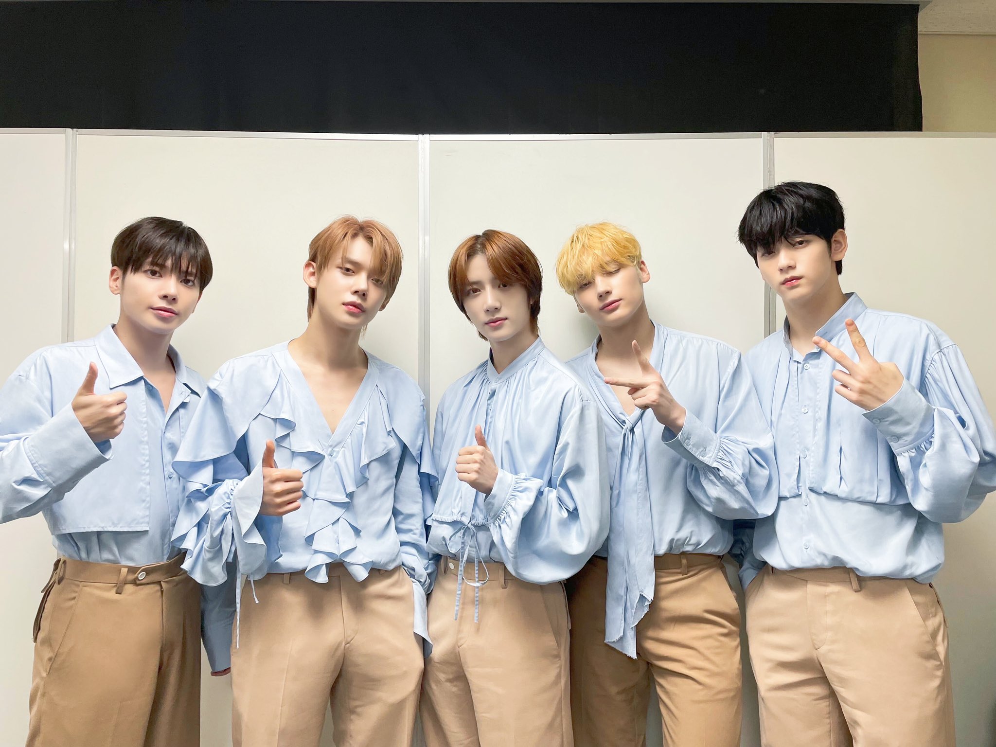 TOMORROW X TOGETHER - TXT  シリアル   8枚 TOMORROW X TOGETHER - txt シリアル 8枚 TOMORROW TOMORROW X