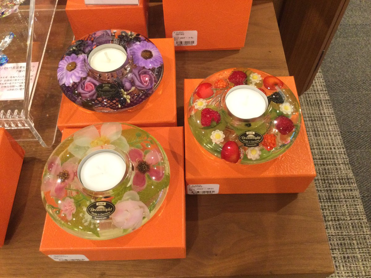 『ドリームライトUFO型ミニ』
手作り硝子で作ったドイツ製キャンドルホルダー🇩🇪🕯
特殊なオイルの中にお花や果物をあしらった美しい品🌸🍓✨
一個税込3,850円

サト店です😃　前に「俺さぁUFO🛸に連れられて…チップを体に入れられた事があるんだ…」と、言っていた先輩
宇宙人👽は何をしたんだろう🤔