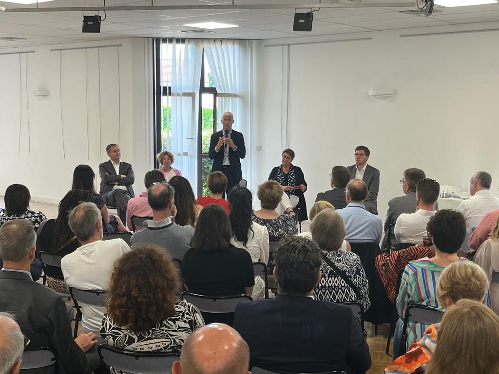 modemessonne's tweet image. La majorité présidentielle unie derrière @91DRM, sénatrice de l&apos;Essonne, et sa liste dans cette première réunion de soutien en présence de @franckriester @mguevenoux @robinreda @TarikMeziane 
Un engagement total pour un nouveau souffle en Essonne !