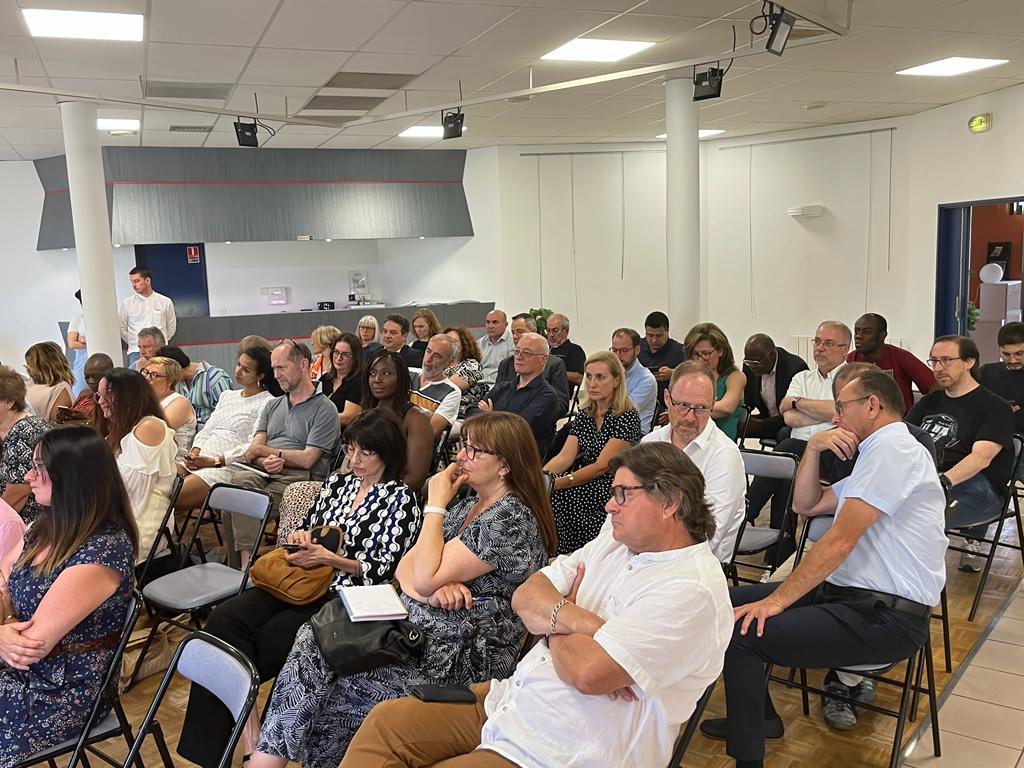 modemessonne's tweet image. La majorité présidentielle unie derrière @91DRM, sénatrice de l&apos;Essonne, et sa liste dans cette première réunion de soutien en présence de @franckriester @mguevenoux @robinreda @TarikMeziane 
Un engagement total pour un nouveau souffle en Essonne !