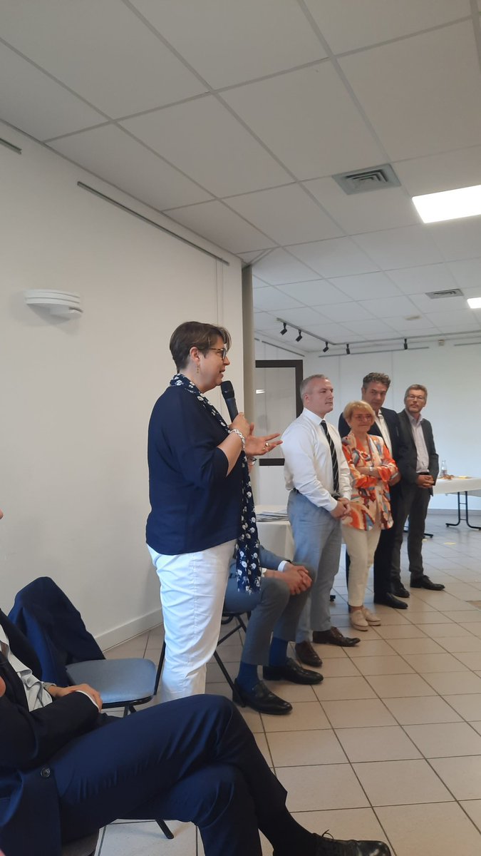 modemessonne's tweet image. La majorité présidentielle unie derrière @91DRM, sénatrice de l&apos;Essonne, et sa liste dans cette première réunion de soutien en présence de @franckriester @mguevenoux @robinreda @TarikMeziane 
Un engagement total pour un nouveau souffle en Essonne !