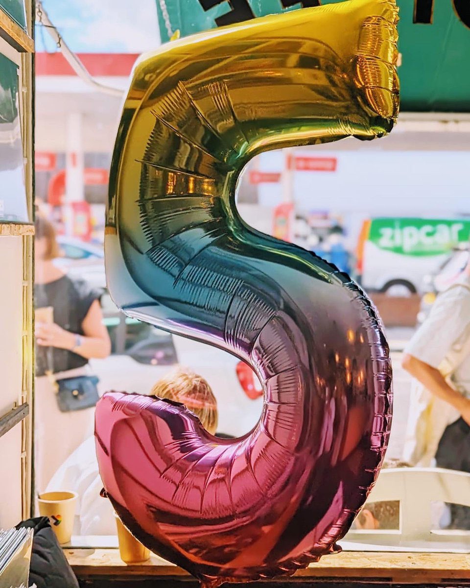 sarahlparsonage's tweet image. This weeks newsletter is a love letter to @lcrsw14 on their 5th Birthday. ♥️

Are communities filling the leadership void? 

mailchi.mp/onequestion.li…