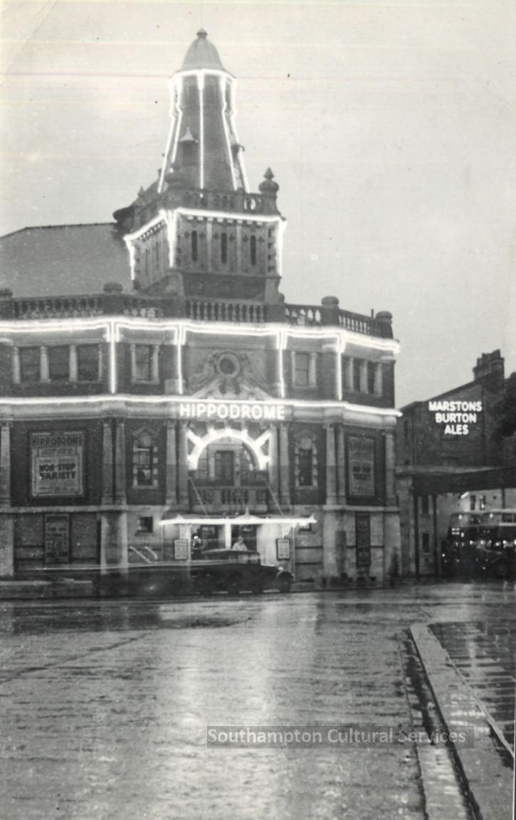 This photograph from our archive shows the New Hippodrome Theatre lit up for an evening of variety performances. The theatre was located on the corner of Windsor Terrace and Civic Centre Road. Marlands House is now on the site #SotonAfterDark #Theatre #Southampton #1940s