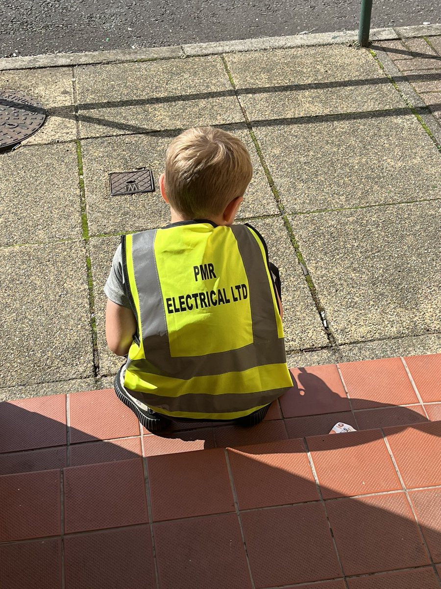 PaulHaining's tweet image. Brought Rory out for a few hours graft this morning thought it would be fun for him… can tell by his raging face he’s not enjoying it one bit 😂😂