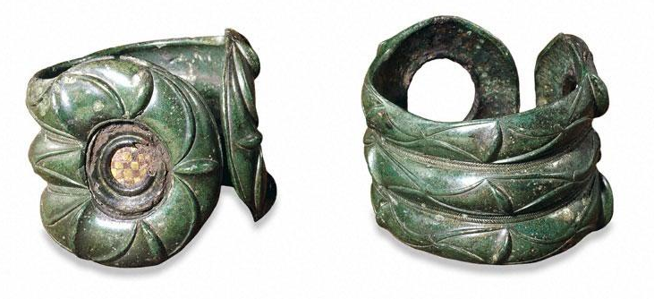 TrimontiumTrust's tweet photo. These two bronze armlets were found at Castle Newe, #Strathdon, #Aberdeenshire, #Scotland &amp; date to the 1st-2nd century AD. It is not clear if they are #Roman or indigenous. They are massive - each weighs 1.5kg creating a debate as to whether they were worn by people or statues. https://t.co/Kk8by1DSoL