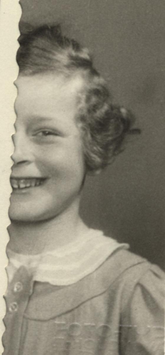 AuschwitzMuseum's tweet photo. 8 July 1931 | A Czech Jewish girl, Renée Lustigová, was born in Prague.

She was deported to #Auschwitz from #Theresienstadt Ghetto on 6 December 1943. She did not survive. https://t.co/ewZkW98T0s