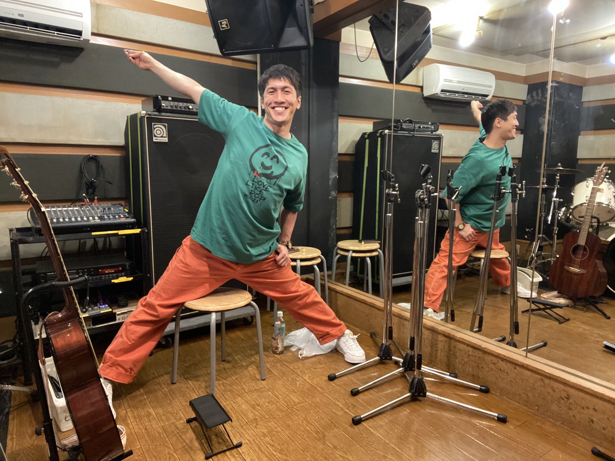 p0310814's tweet photo. 本番の為に、派手なシャツを買ったよ🕺🏼

いよいよ明日は #渋谷ズンチャカ！本番です！
なんにもやる事無い人は観に来てよねー！

7/9 12:30〜12:45
渋谷駅東口地下広場『響のステージ』
だよー！

https://t.co/89Hbm4XwZx https://t.co/m6rnXKwTxv