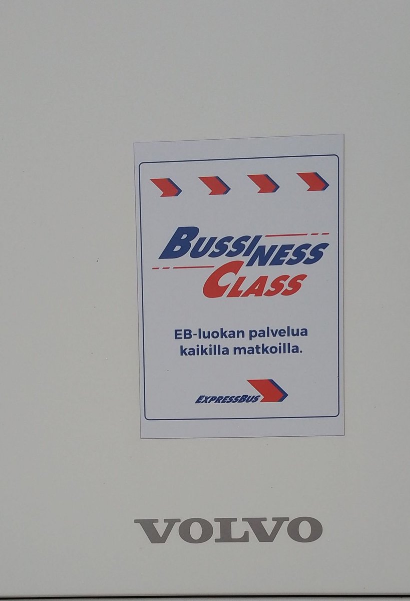 manty_jenni's tweet photo. Nousen #Expressbuss miellyttävään kyytiin. Bussit siistejä ja meno tasaista. Jyväskylän Matkakeskuksella lauantai aamupäivänä huonokuntoista väkeä liikkeellä, sekavia, aineissa, penkeillä nukkuvia.
Mutta tämä #sosiaalitäti viettää nyt lomaa. Hyvää viikonloppua. Kohta paistaa. 😁 https://t.co/j3vs8WFXqj