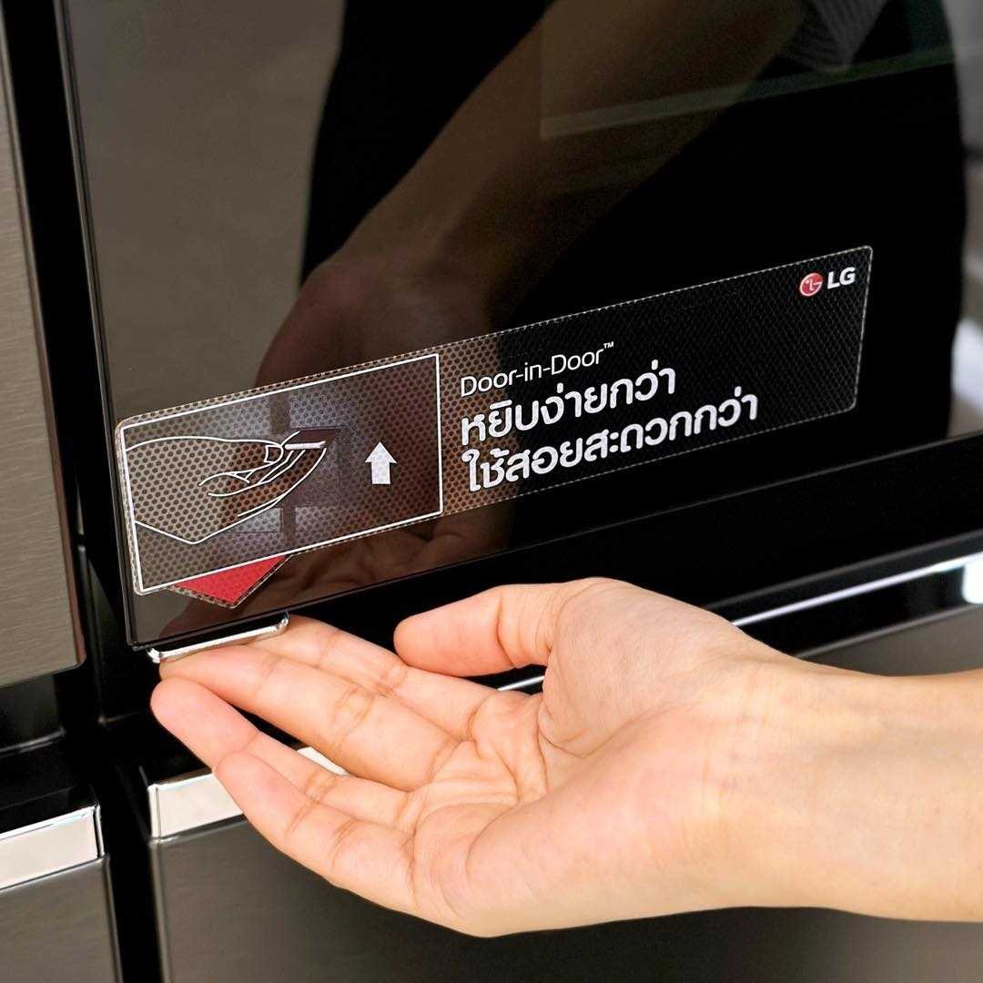 punpromotion's tweet image. ❄️แบบใหม่แบบล้ำ! ตู้เย็น #LGInstaView เคาะ 2 ทีมองเห็นด้านในได้! ช่วยประหยัดพลังงาน แถมฟังก์ชั่นแบบจุกๆ ตู้ใหญ่ แบ่งสัดส่วนดี มี2สี คือดำและเงิน เริ่ม 69,900.- (ปกติ 79,900.-) ไปดูของจริงได้ที่ LG Experience ฮะ

.
📍POWER MALL Siam Paragon

#ปันโปร