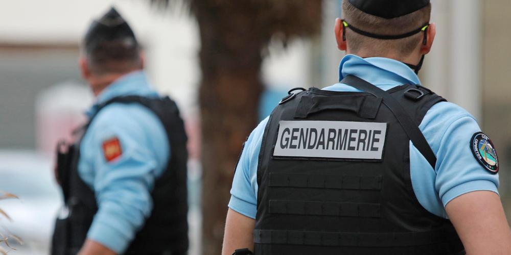 sudouest's tweet photo. Un homme se suicide à l’aide de sa guillotine artisanale, à la veille de son procès pour violences conjugales https://t.co/oL64H2l8l9 https://t.co/K4DIOa9sR6