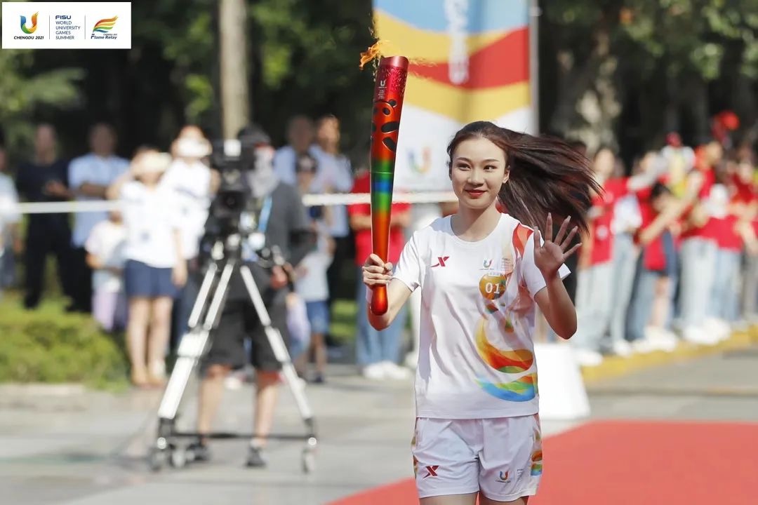Chengdu2021's tweet photo. The #flamerelay makes its second stop inside the city of #Chengdu!π₯π₯π₯ Today #Ronghuo ignites sports spirits in Sichuan Normal University (Chenglong Campus), Chengdu Aeronautic Polytechnic, Sichuan Tourism University and Chengdu University of Information Technology (Longquan Campus)! #20daystogo