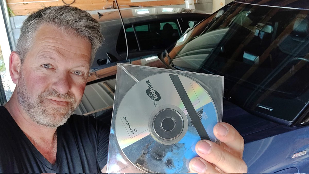 SSkotheimsvik's tweet image. Cleaning the garages stumbling across some really antique #cd distributions from #Microsoft #technet.💿
Should I still keep it?♻️
#garagecleanup #legacy
The famous cable box(es) still untouched.... 📦📦📦