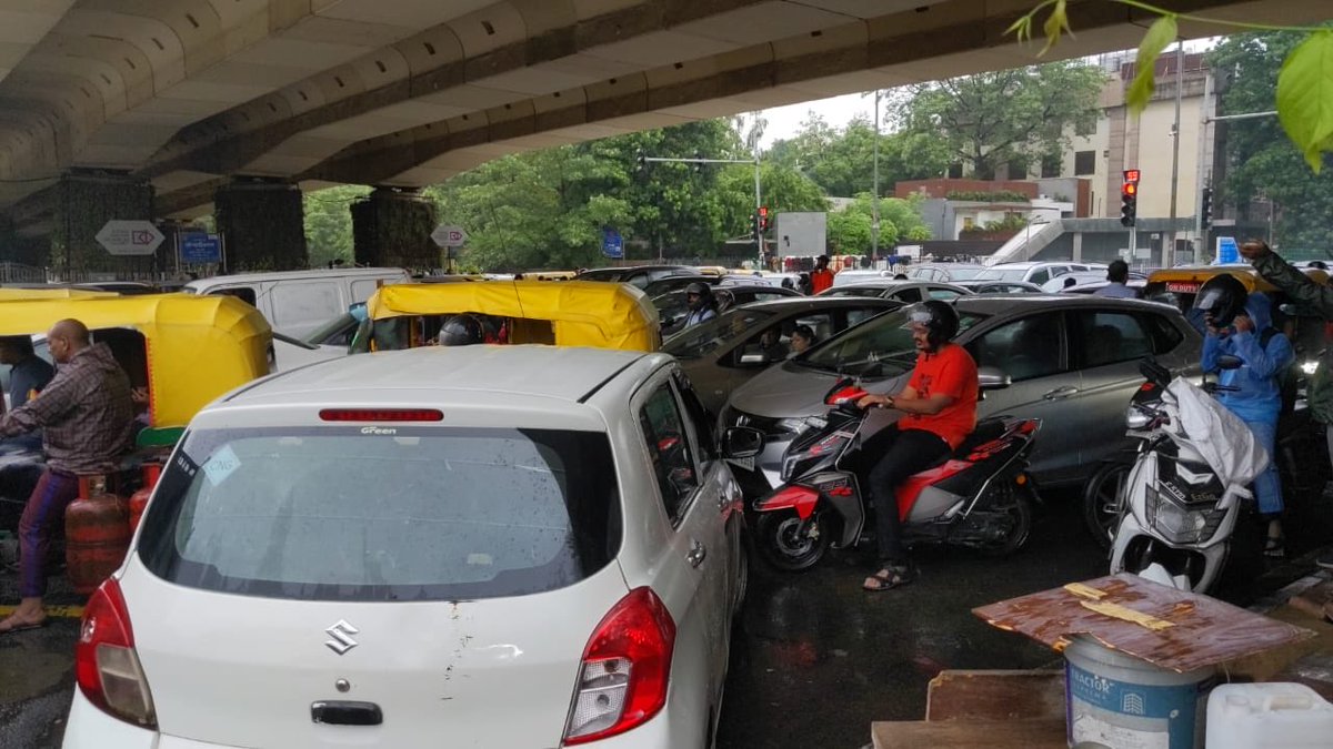 ⁦<a href="/dtptraffic/">Delhi Traffic Police</a>⁩ ⁦<a href="/DelhiPolice/">Delhi Police</a>⁩ ⁦<a href="/CPDelhi/">CP Delhi #DilKiPolice</a>⁩ stuck under Nehru Place flyover since last 1 he. No cop around as they all must be sitting and having lunch. I hope someone takes action