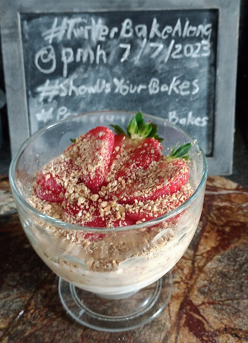 pmh's tweet photo. #PrazeFairShow Class 43: Individual dessert in a glass. This would be cranachan, but raspberries ➡️ strawberries, whisky ➡️ Tennessee Fire, crowdie ➡️ mascarpone and clotted cream, and chilli peanuts added to the toasted oats #TwitterBakeAlong #ShowUsYourBakes https://t.co/Uk3xPIfAIz