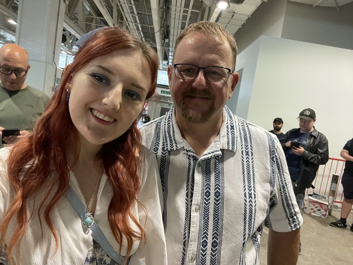 Ready for day two of London film and comic con !! Just waiting to get my #MattSmith photo ❤️❤️