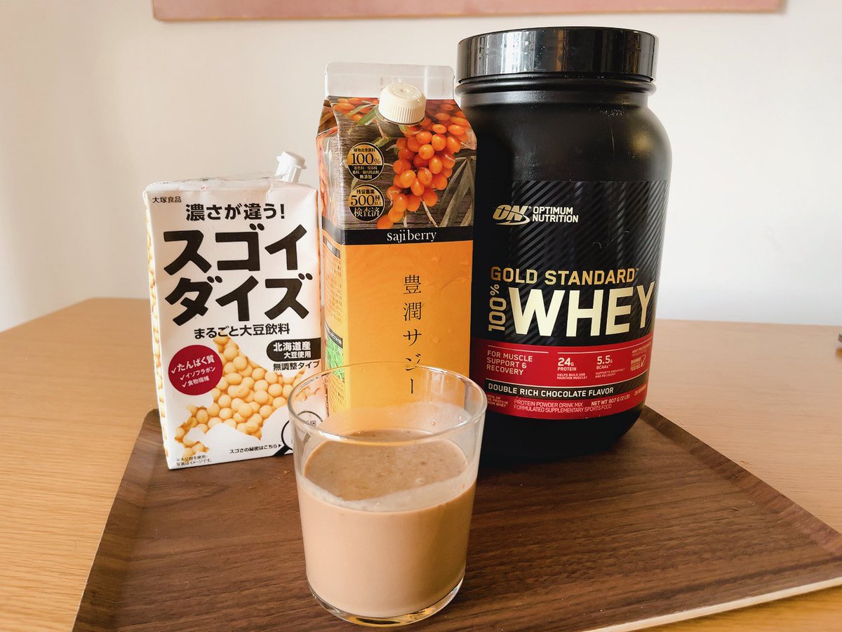 Shifonsejp's tweet photo. 栄養素は可能な限り食べ物から摂りたい派なので、ビタミンCの錠剤と併用して栄養素がギッチリ詰まったサジーを飲んでます。最近はチョコ味のプロテインにサジー30mlと豆乳150mlを一緒にシェーカーで混ぜる。甘酸っぱさが美味しい、美肌高タンパクドリンクの完成。忙しい朝に最適で一生飲み続けたい。 https://t.co/QMPwlLD6H3