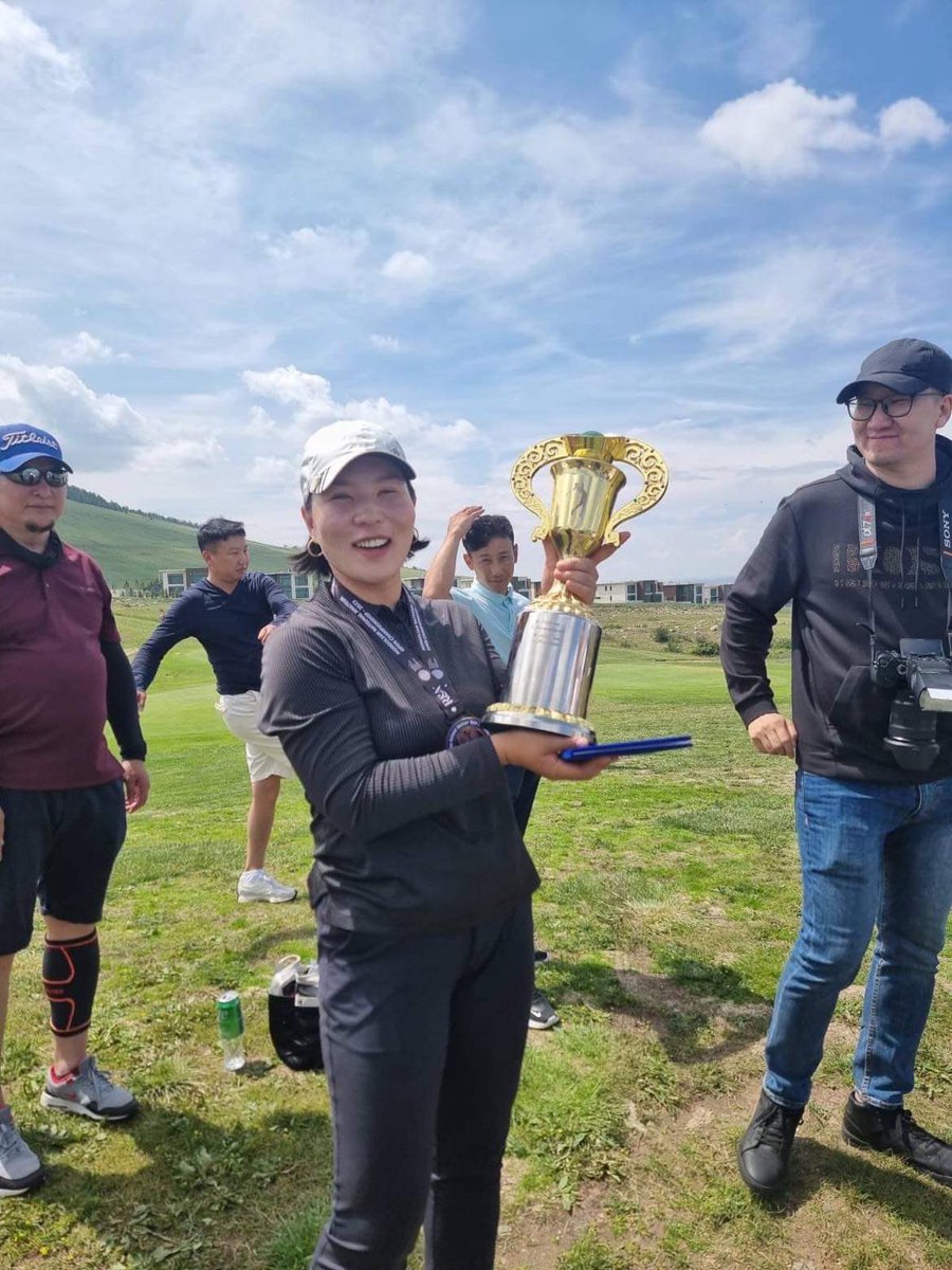 3905 外国切手 モンゴル 2005年 相撲 第68代横綱 朝青龍　小型S/S 3905 外国切手 モンゴル 2005年 相撲 第68代横綱 朝青龍 小型S/S