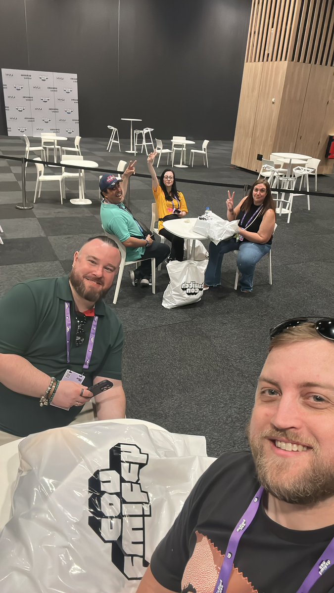 ravey88's tweet image. Anybody at #TwitchConParis and play GTA were repping #Project9 at the community meet-ups on the 3rd floor come say hey ☺️