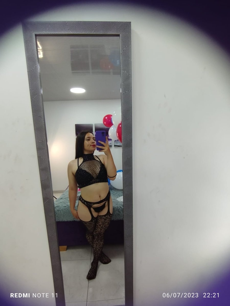 Let's get this naughty party started right now! 👉 stripchat.com/Carolina_Six/f… #stripchat #stripchatlive