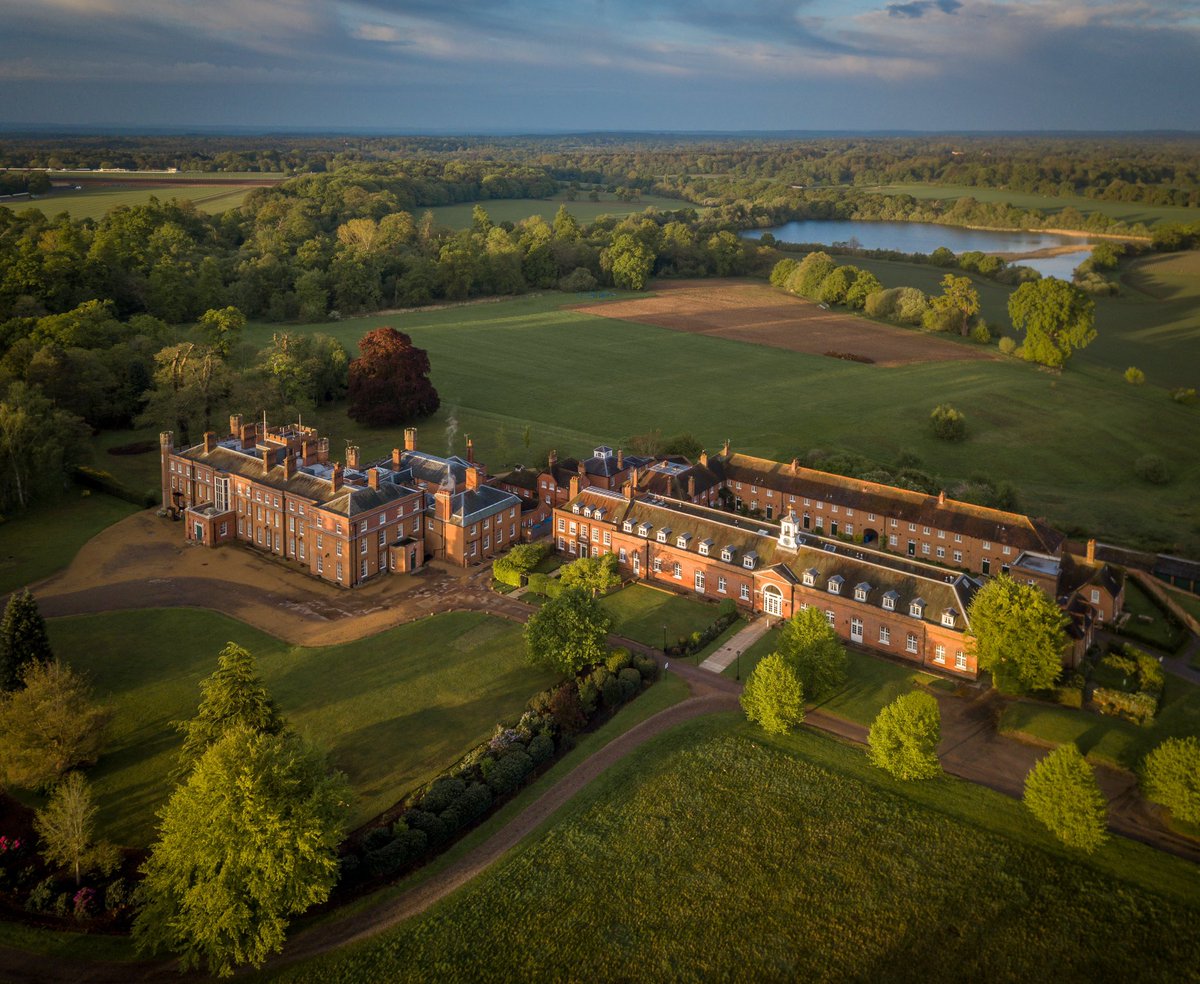 pjm1kbw's tweet photo. Always a pleasure to visit the magnificent @CumberlandLodge for @1kbwChambers AGM
#KCOnTour https://t.co/o4e2FzgWFs