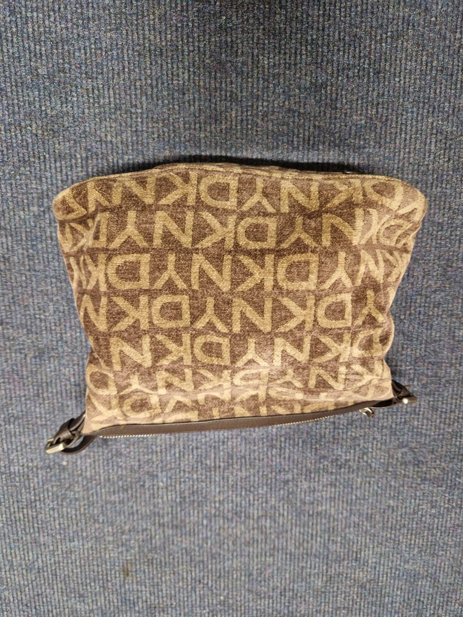 GardaTraffic's tweet photo. Do you recognise any of these belongings?

These items were left behind at Malahide Castle between the dates of the 14th to the 30th of June, during the Malahide concerts.

Anyone wishing to claim these items can contact Malahide Garda Station at (01) 666 4600.

(1/2) https://t.co/tPnsgdbL56