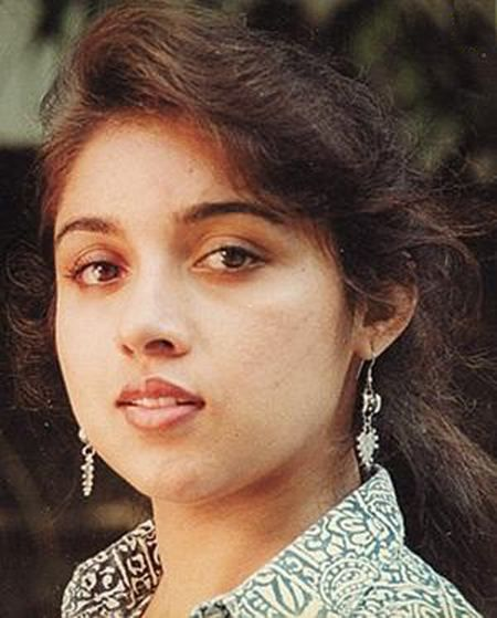 CineBarfi's tweet photo. She's made us look in awe at her for decades now!
She is one of our Industry's FINEST and here's to celebrating her!!
Let's Wish #Revathi a Very Happy Birthdayyy!
#Revathy #RevathiMenon #actress #heroine #celebs #tamilactress #malayalam https://t.co/koJ2FFyK6i