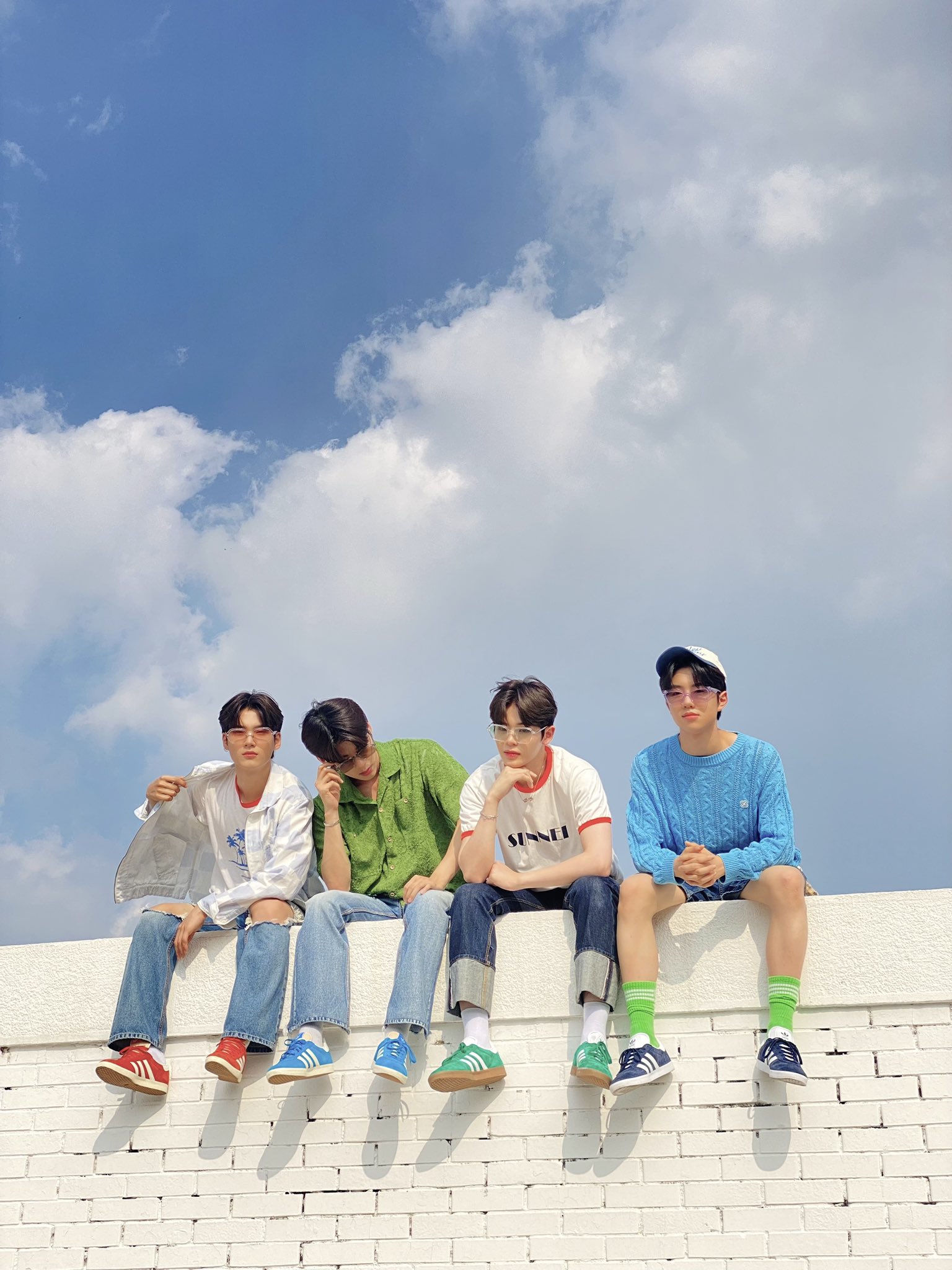 WAKEONE Trainee on Twitter: “저희 팬미팅 드레스코드는 1회차 - 하늘색🩵 2회차- 흰색🤍 3회차