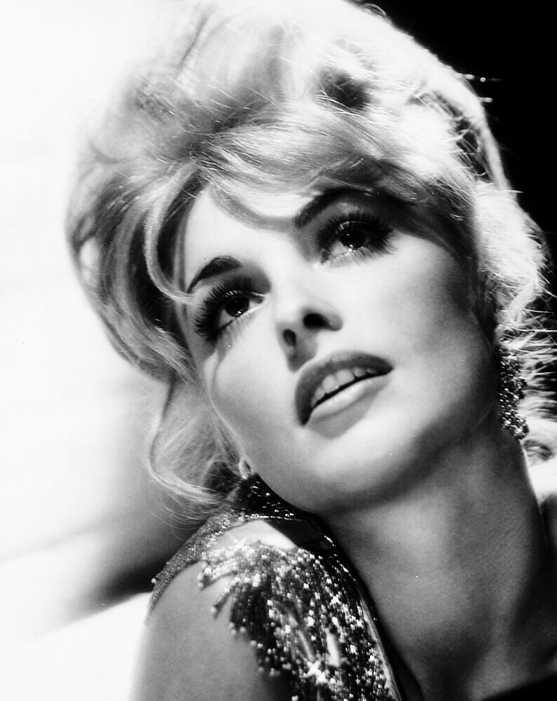RT @silverscreengod: Sharon Tate https://t.co/B9wK8IxqDl