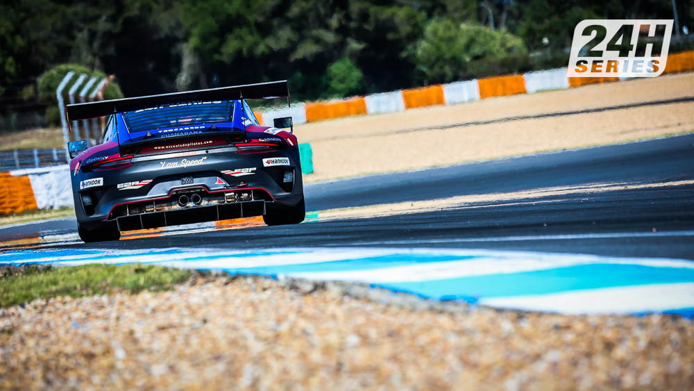 24HSERIES's tweet photo. #24HSERIES | 90 mins into the #12HESTORIL and the leaders have completed their first pit stops. That means #E2PRacing (90) now takes over the top spot from #WTMRacing #Rinaldi (22), while 992 leader #HRTPerformance (930) is up to 2nd overall.*

*Briefly.

#Porsche https://t.co/UlRylLCWrr