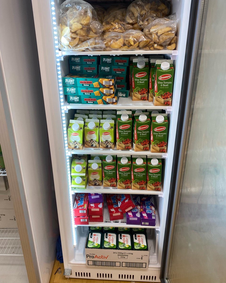 GaillimhSustain's tweet image. We would like to remind all  @uniofgalway  students that the @StudentPantryUG is running all summer long☀️, opening every Friday at 1pm. This is an amazing student led project reducing food wastage and promoting sustainable living.🚮🙅