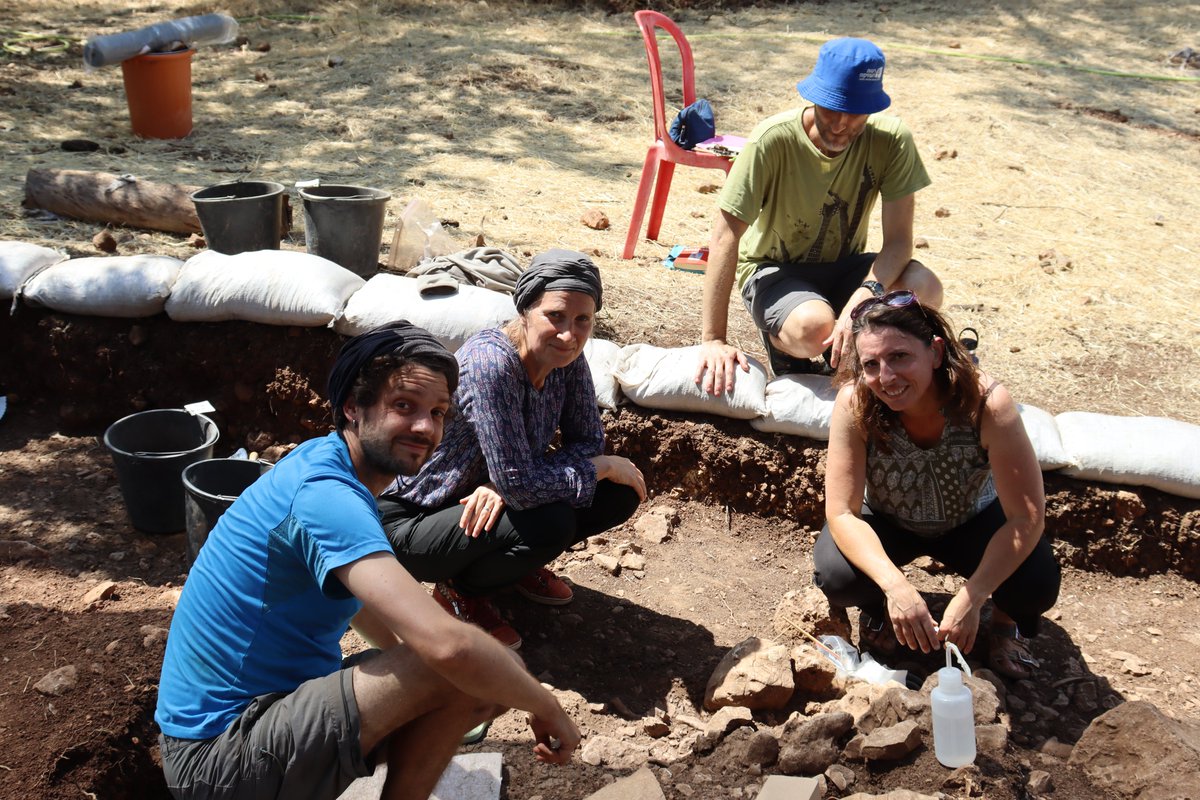 Several graves found this year at the top of the Natufian archaeological layers most likely in relation with a slab paved structure. Discussing preservation strategy of the bones with Gali Bainer (HUJ)