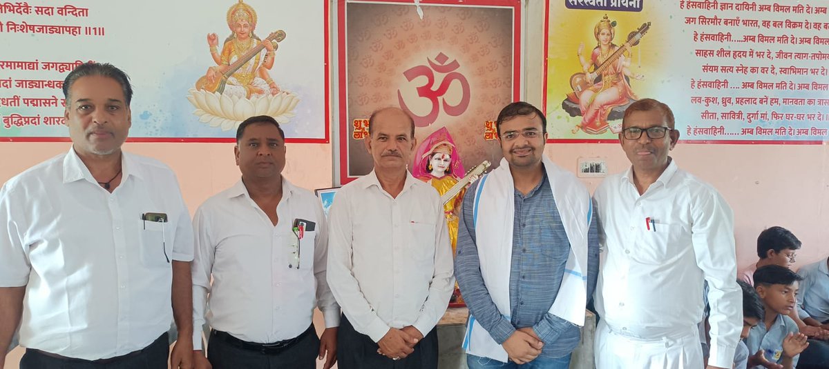 PrinceTiwariBHU's tweet photo. वंदना सभा में विद्या मंदिर के भैया-बहिनों के साथ संवाद।
#AVMBassi #VidyaBharati #CenterForBharatStudies https://t.co/wvab85g4Cj
