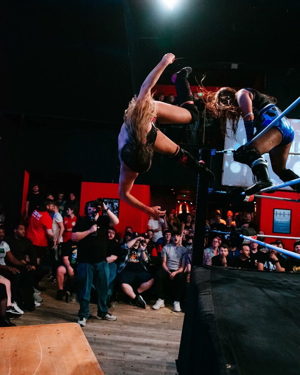 NinaSamuels123's tweet image. A tale in 4 photos
#ClockStrikesMidnight
#SSS16

📸 @theheaddrop