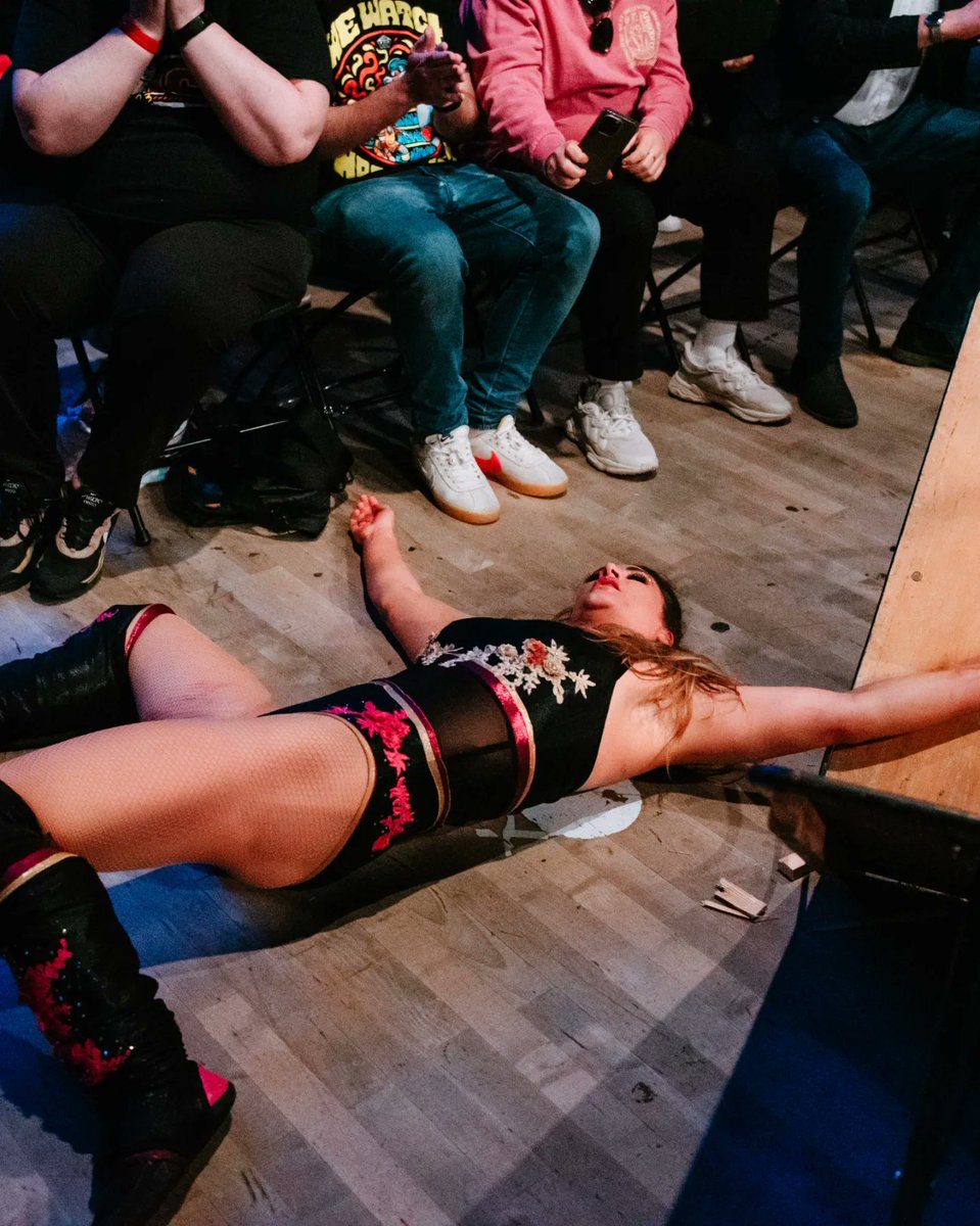 NinaSamuels123's tweet image. A tale in 4 photos
#ClockStrikesMidnight
#SSS16

📸 @theheaddrop