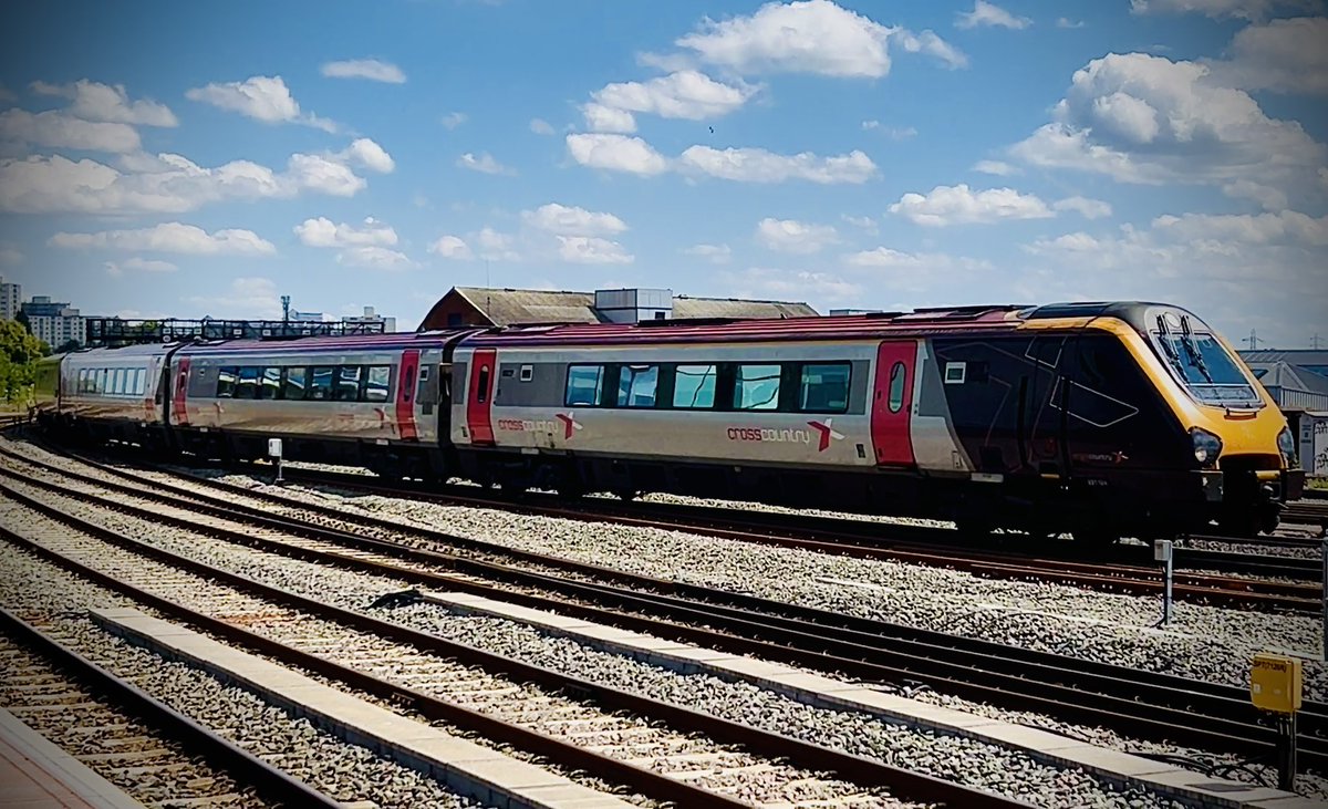 SydneyBridgeTMD's tweet image. A few shots from yesterday’s filming at Bristol Temple Meads 📸 7/7/23 #Class800 #IET #Class166 #Class165 #Class43 #HST #Class221 #RailwayPhotography #Bristol @GWRHelp @CrossCountryUK