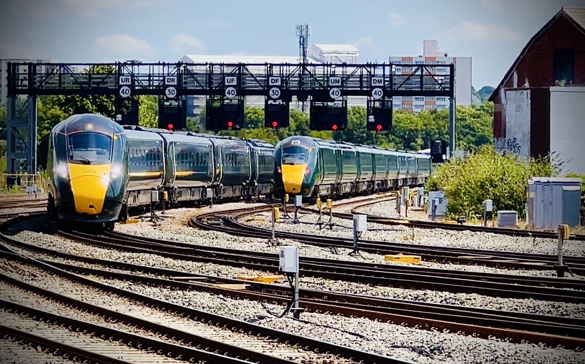 SydneyBridgeTMD's tweet image. A few shots from yesterday’s filming at Bristol Temple Meads 📸 7/7/23 #Class800 #IET #Class166 #Class165 #Class43 #HST #Class221 #RailwayPhotography #Bristol @GWRHelp @CrossCountryUK