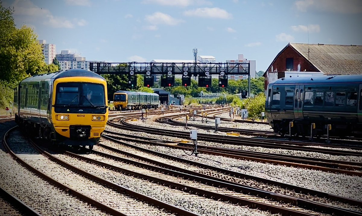 SydneyBridgeTMD's tweet image. A few shots from yesterday’s filming at Bristol Temple Meads 📸 7/7/23 #Class800 #IET #Class166 #Class165 #Class43 #HST #Class221 #RailwayPhotography #Bristol @GWRHelp @CrossCountryUK