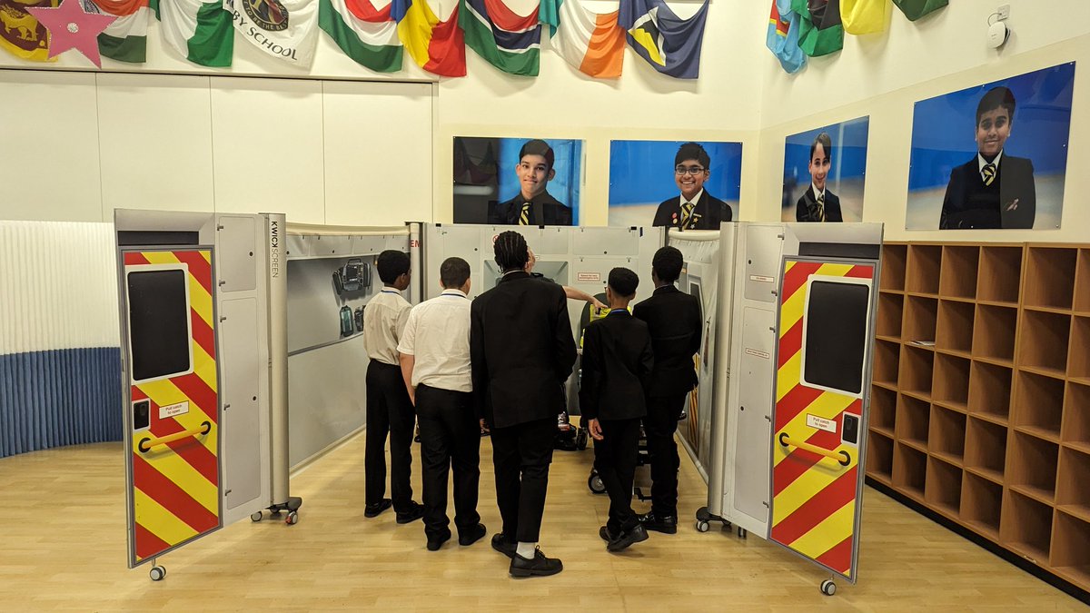 sharp_projectUK's tweet photo. A pleasure to be back at @Rokeby_School for SHARP phase 2 #medicalsimulation #knifeinjury @ICCESS_Imperial @imperialcollege https://t.co/9TYvxP3L9o