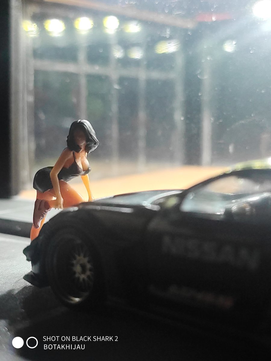 botakhijau's tweet photo. 1:64 scale posing Mini GT LBWK BLACK #miniaturepainting #miniature #miniatures https://t.co/I49F0JU5UD